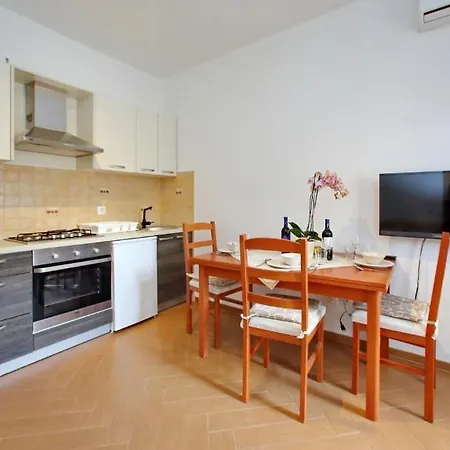 16641c Apartman Sukošan